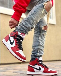 NIKE AIR JORDAN 1 RETRO HIGH OG "CHICAGO" - Imagen 2