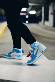 Air Jordan 1 High OG x Off White UNIVERSITY BLUE - Image 2