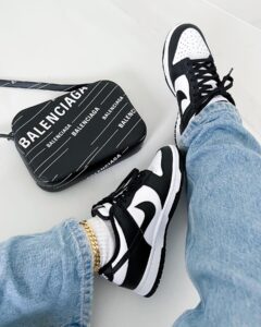 Nike dunk low retro white black panda - Imagen 2