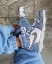 JORDAN 1 RETRO HIGH OG HYPER ROYAL - Imagen 4