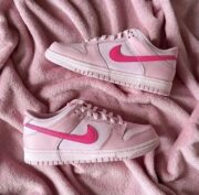 Nike Sb Dunk Triple Pink - Image 2
