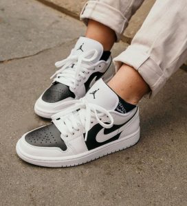 Jordan 1 Low Panda (W) - Black and White Sneaker - Imagen 2