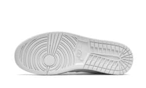 baskets-air-jordan-1-mid-triple-white-pour-homme-et-femme-disponible-sur-kikikickz-617761_800x