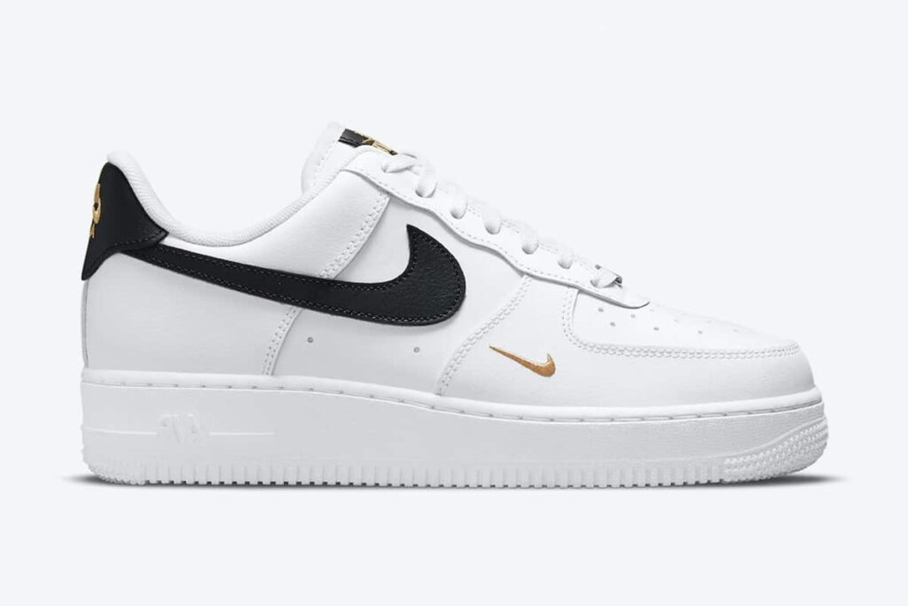 Wmns Nike Air Force 1 ’07 Essential ‘White Black’