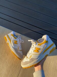 New Balance 550 Sea Salt Varsity Gold - Imagen 2