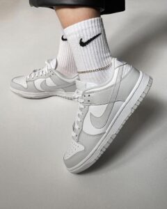 Nike Dunk Low 'Photon Dust' (W) - Imagen 3