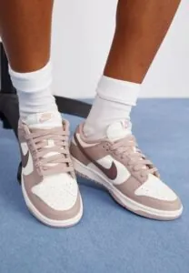 Nike Sportswear DUNK - Sneakers laag - sail_plum eclipse_diffused taupe