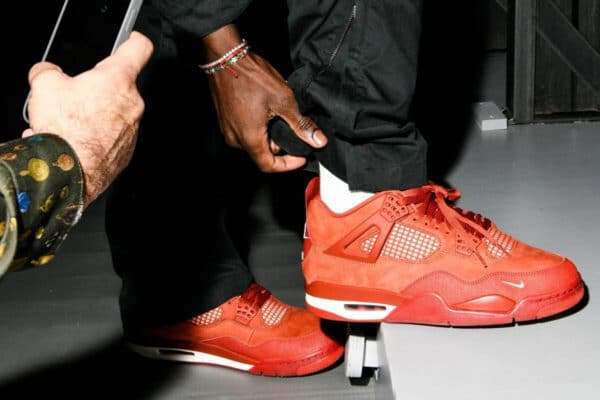 Alternative view of Nigel Sylvester x Air Jordan 4 OG Ladrillo a ladrillo