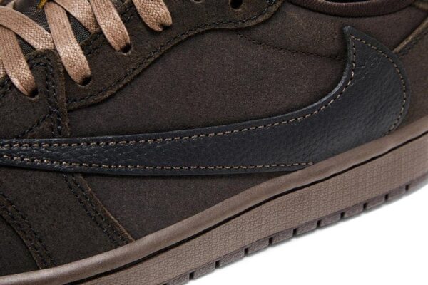 Alternative view of Jordan 1 Retro Low OG SP 'Travis Scott Velvet Brown'