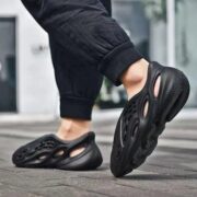 Yeezy Foam RNR Onyx – Image 2