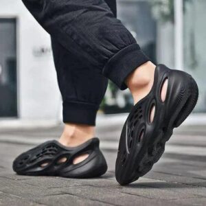 Yeezy Foam RNR Onyx - Imagen 2