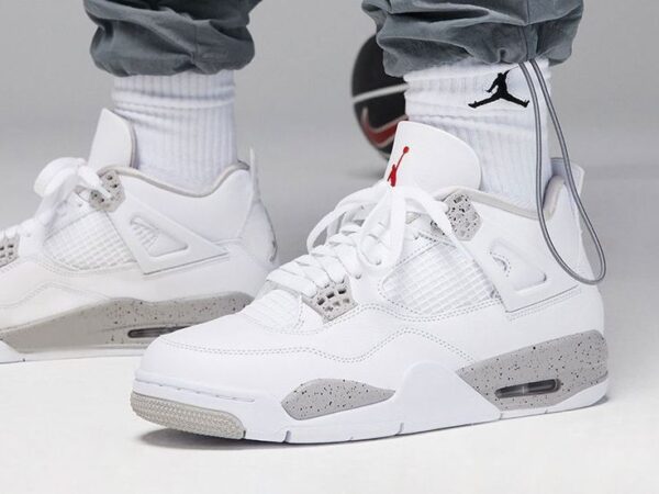 Alternative view of Air Jordan 4 retro "Tech White Oreo"