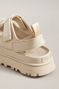 UGG GoldenGlow Sandal Sea Salt - Imagen 6