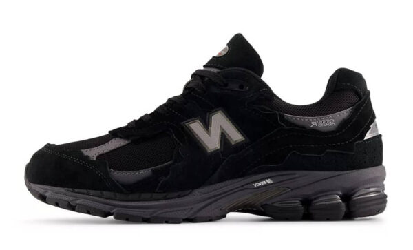 New Balance 2002R Gore-Tex Protection Pack Black