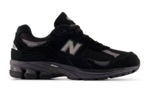 New Balance 2002R Gore-Tex Protection Pack Black