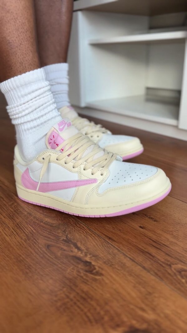 Travis Scott x Air Jordan 1 Low OG SP Shy Pink video