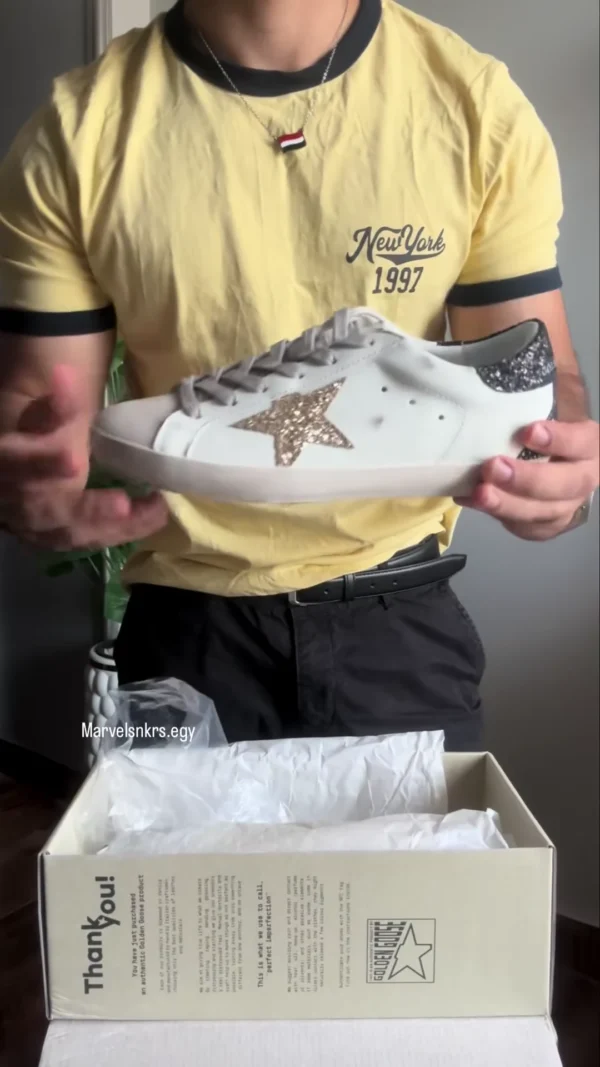 Golden Goose Super-Star Gold Glitter Star Black Heel — vídeo del producto